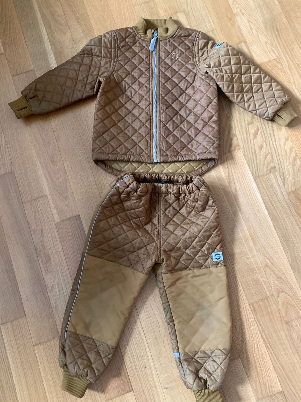 Lotti & Set di vestiti: Mikk-line Thermo Wear basic Set Jacke & Hose Gr. 98 (104) – Usato da Winterthur venduto da Doha20
