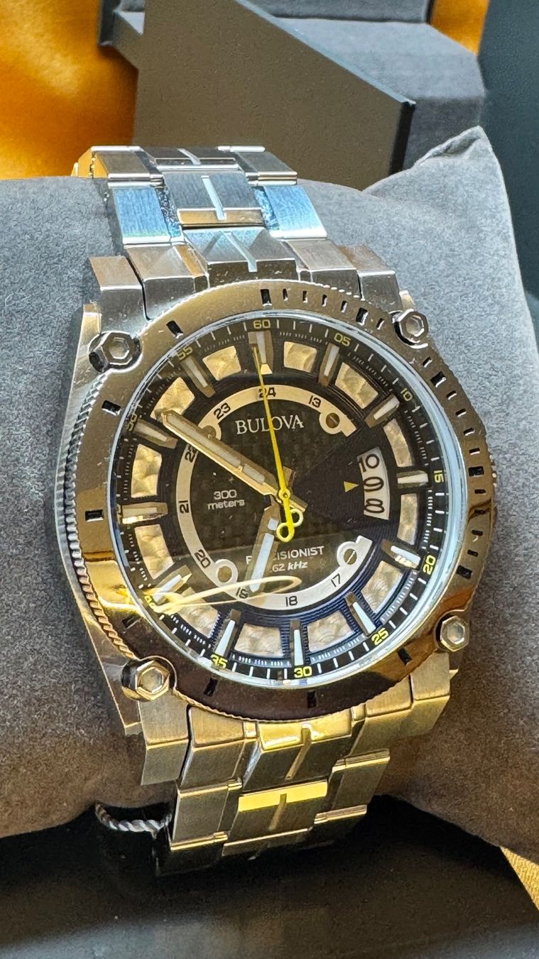 Bulova Montres: Bulova Precisionist  Champlain Chronograph Full Set Neu – Neuf avec emballage d'origine à Untersiggenthal par TimeandShine 7