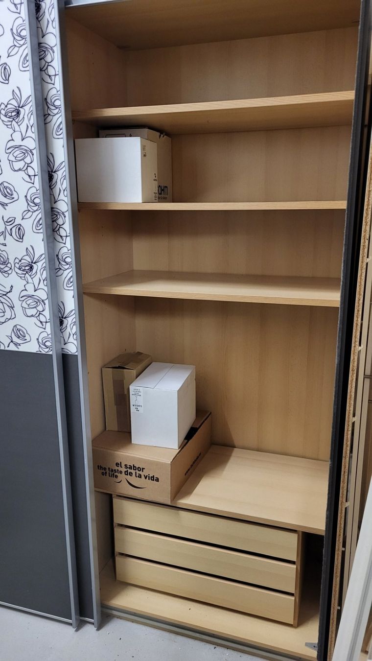 Armadi: Gratis - Schrank mit Schiebetüren – Usato da Luzern venduto da Isliker