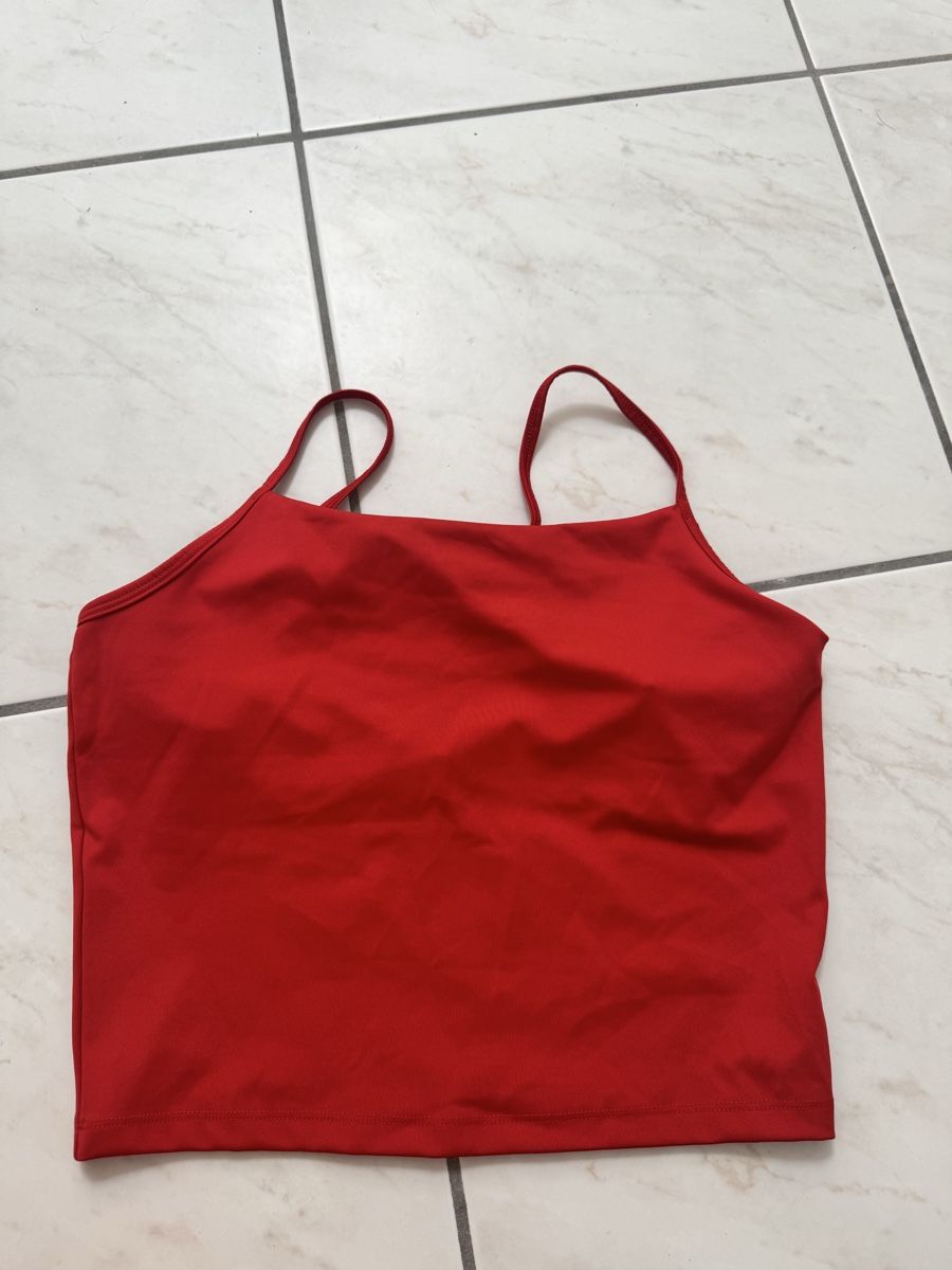 H&M Tops: Top sport size S H&M  – D'occasion à Porza par kaj_d5q7