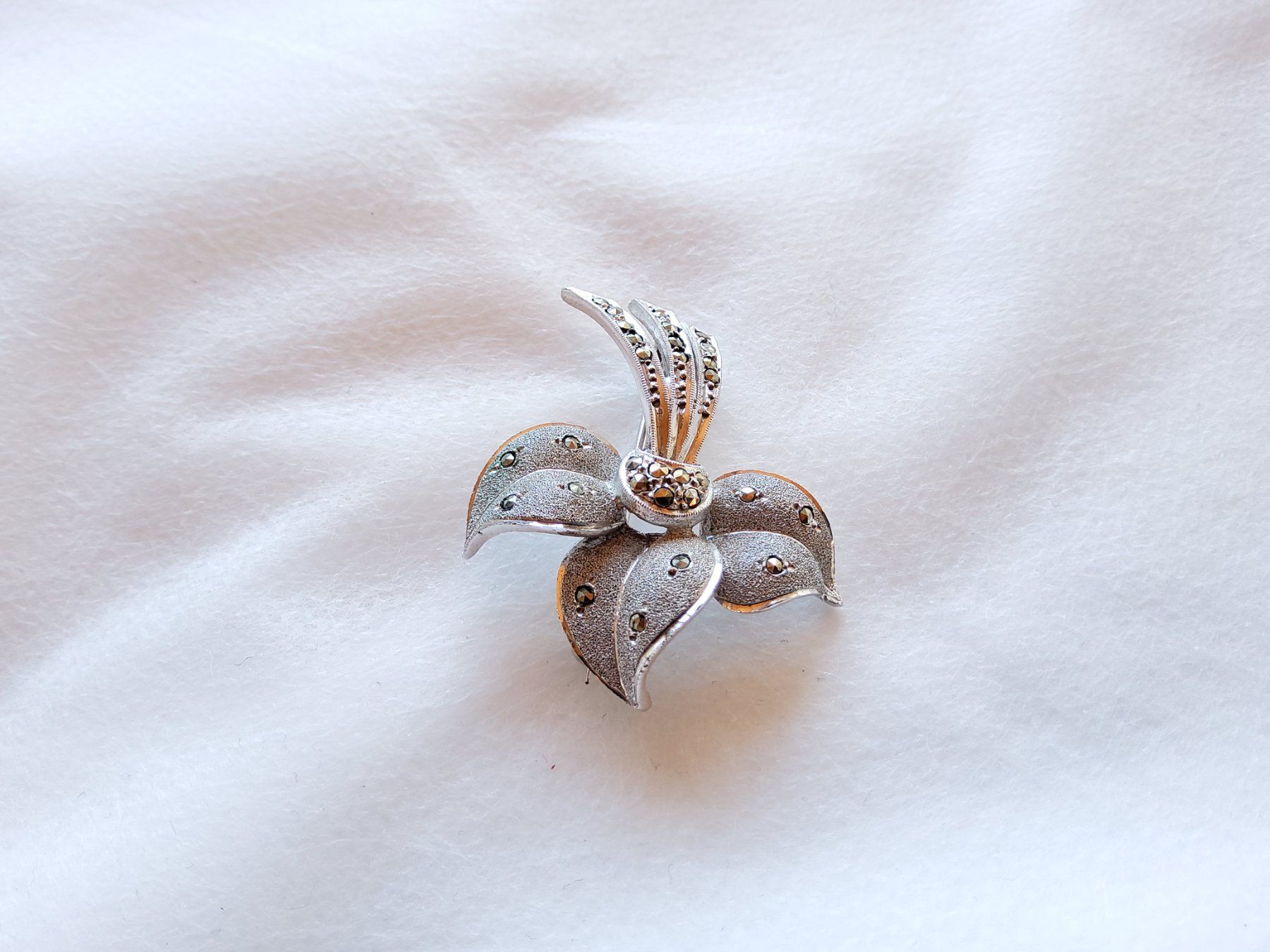 Spille & Fermagli: Ancienne broche en argent 800 – Usato da Malleray venduto da lafoirfouille 4