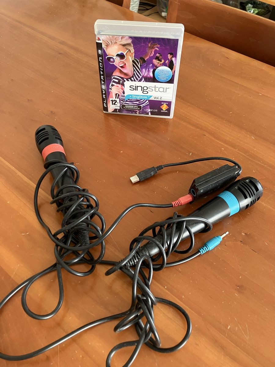 Jeux: Singstar Vol.2 mit 2 Mikrofonen PlayStation 3 – D'occasion à Thun par Liliane016 1