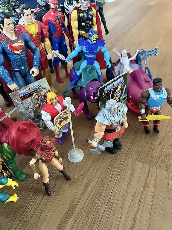 Figuren: Actionfiguren, Marvel, Superman, Batman – Gebraucht aus Pratteln von Tuvalabuhu 2