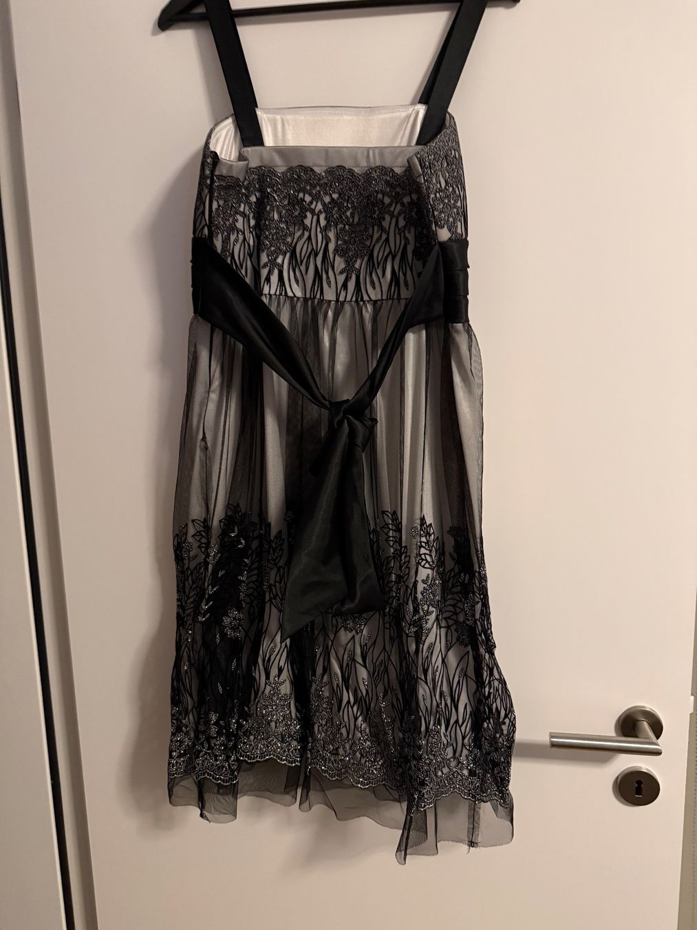 Vestiti: Elegantes Abendkleid mit Spitze, Grösse 44 festlich – Nuovo (secondo la descrizione) da Pfäffikon ZH venduto da Mado131019 1