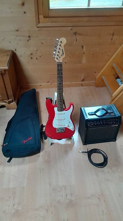 Strumenti musicali: Guitare électrique pour jeune débutant – Usato da Val-d'Illiez venduto da Juji73 1