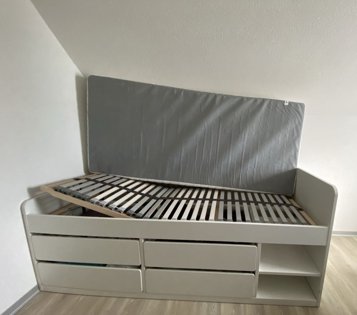 Letti: Chambre lit armoire bureau – Usato da Chézard-St-Martin venduto da monster2525 8