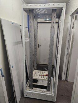 Racks & Cavalletti: Steuerschrank, Serverschrank – Usato da Neuendorf venduto da Almini 2