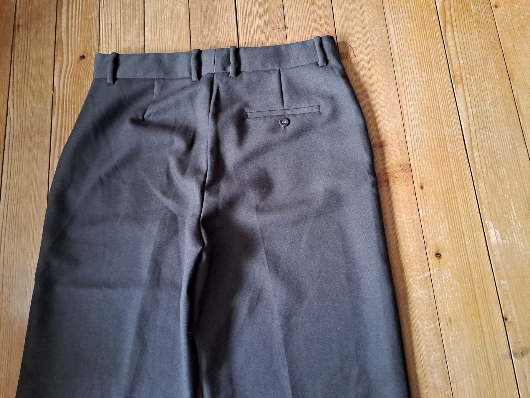 Zara Pantaloni: Hose Zara oliv Gr. M – Usato da Engelberg venduto da ollinseaotter 5