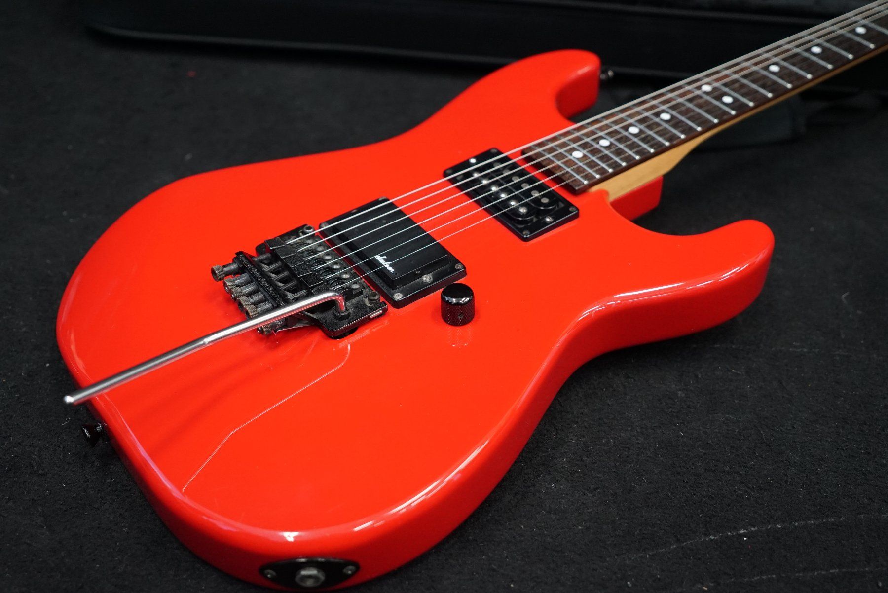 Charvel Strumenti musicali: Charvel Mod.2 E Gitarre mod. mit Case red – Usato da Ortschwaben venduto da Musictrade 2