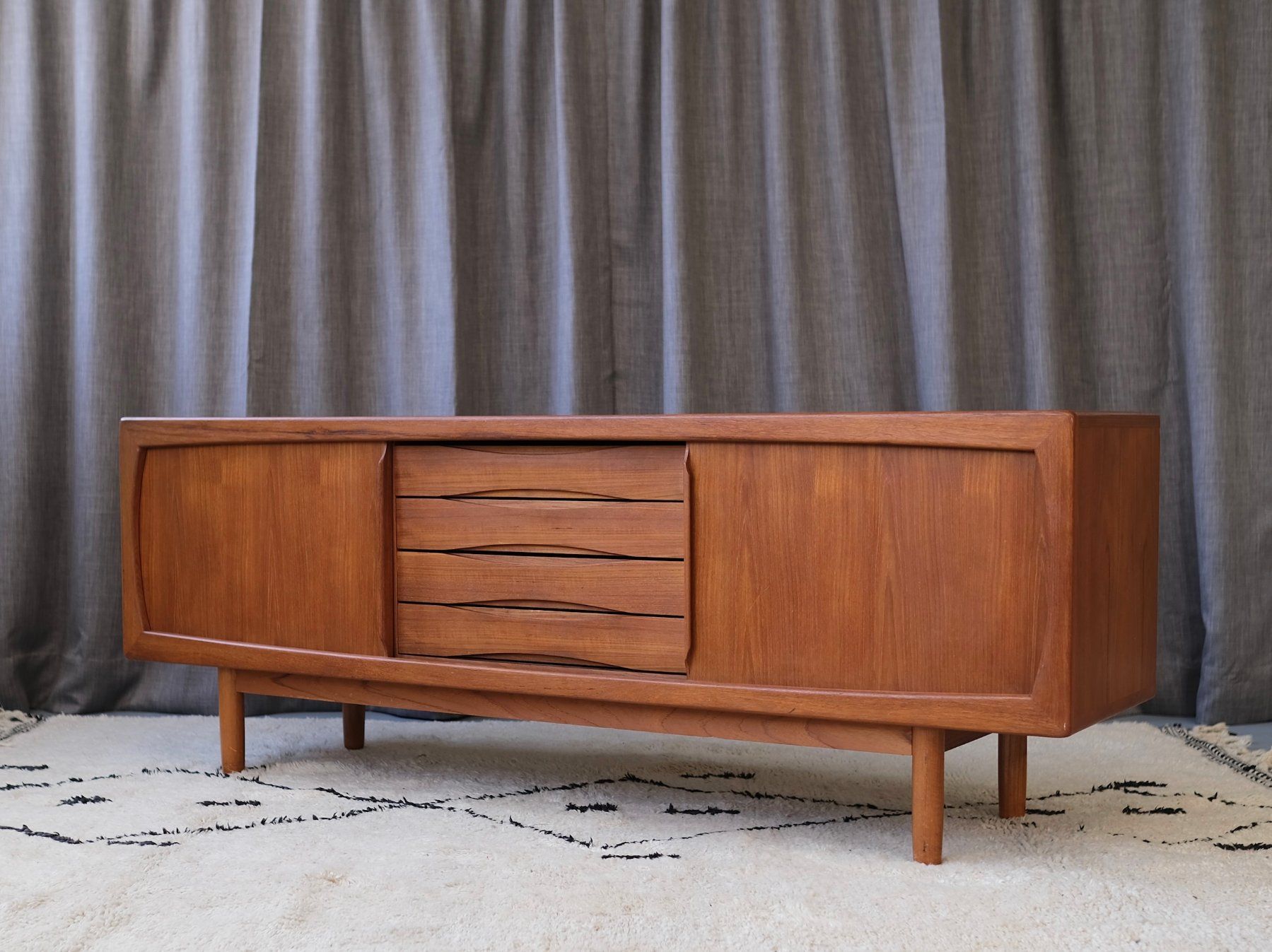 Cassettiere: Teak Sideboard H.P. Hansen, Denmark 1960,s – Usato da Bern venduto da Zmodern_VIN 2