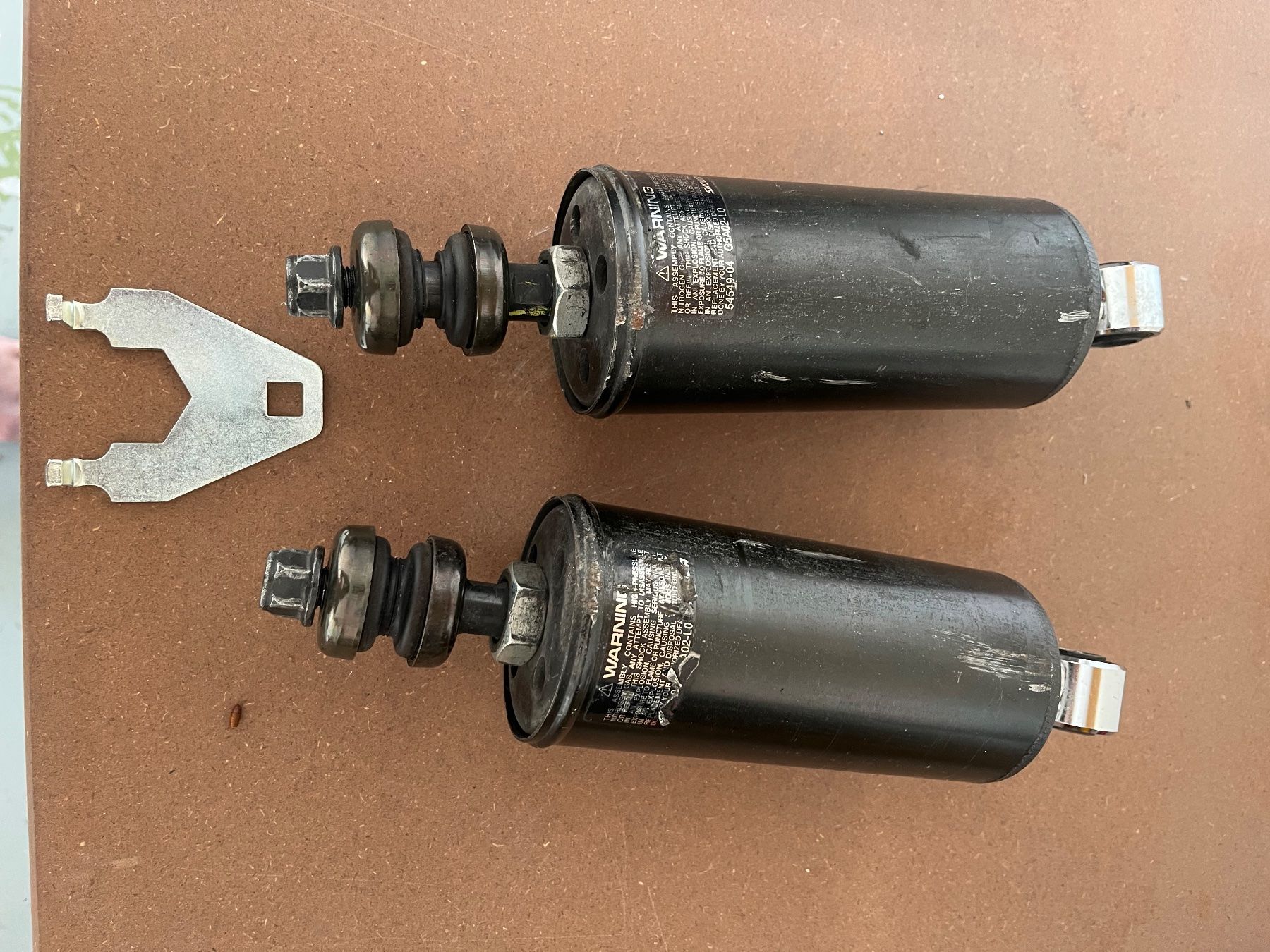 Harley-Davidson Alle Motorradersatzteile: Stossdämpfer – Gebraucht aus Klingnau von Thbe