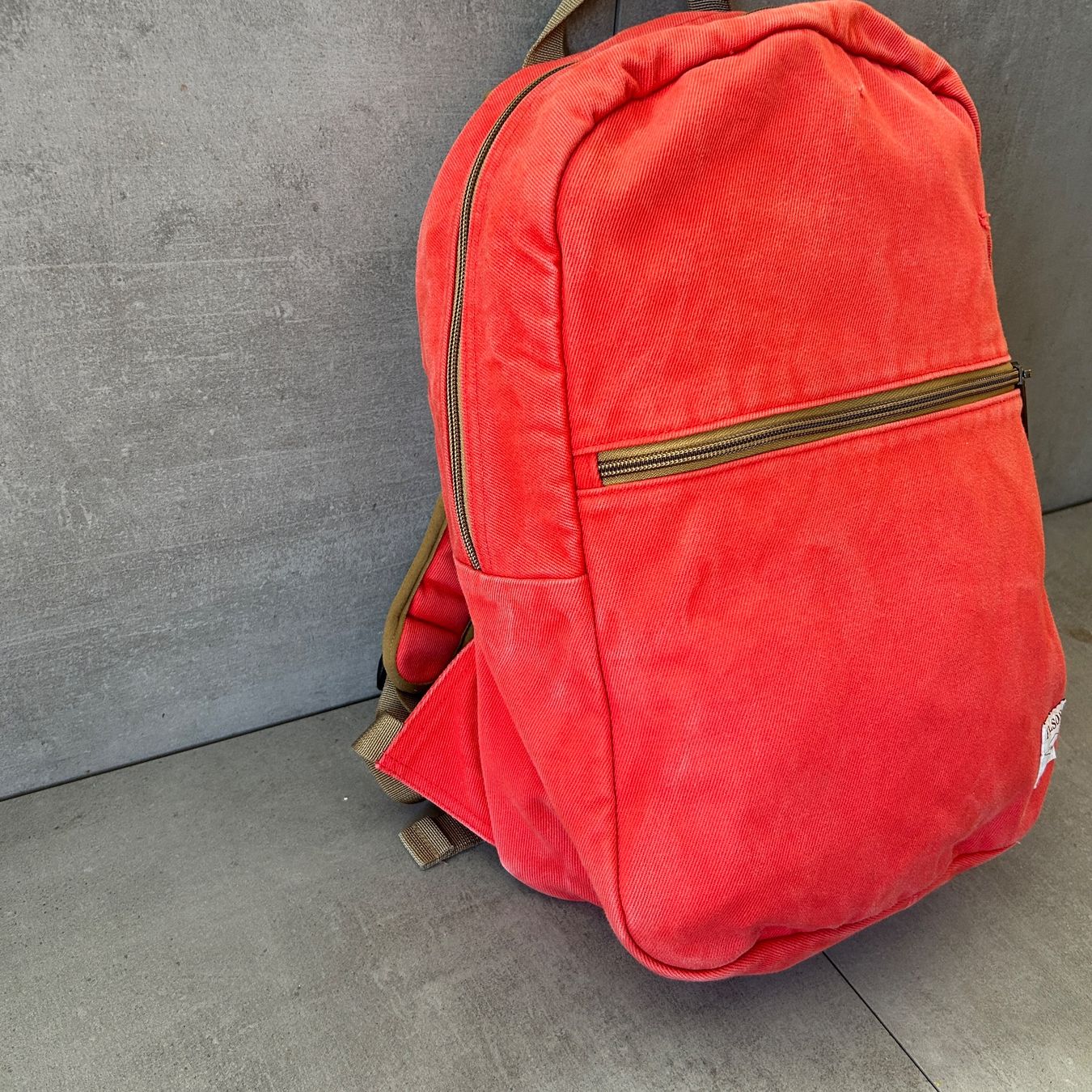 Zaini: 2000s Filson Burnt Orange Canvas Backpack – Usato da Bern venduto da shoprestoredvintage 1