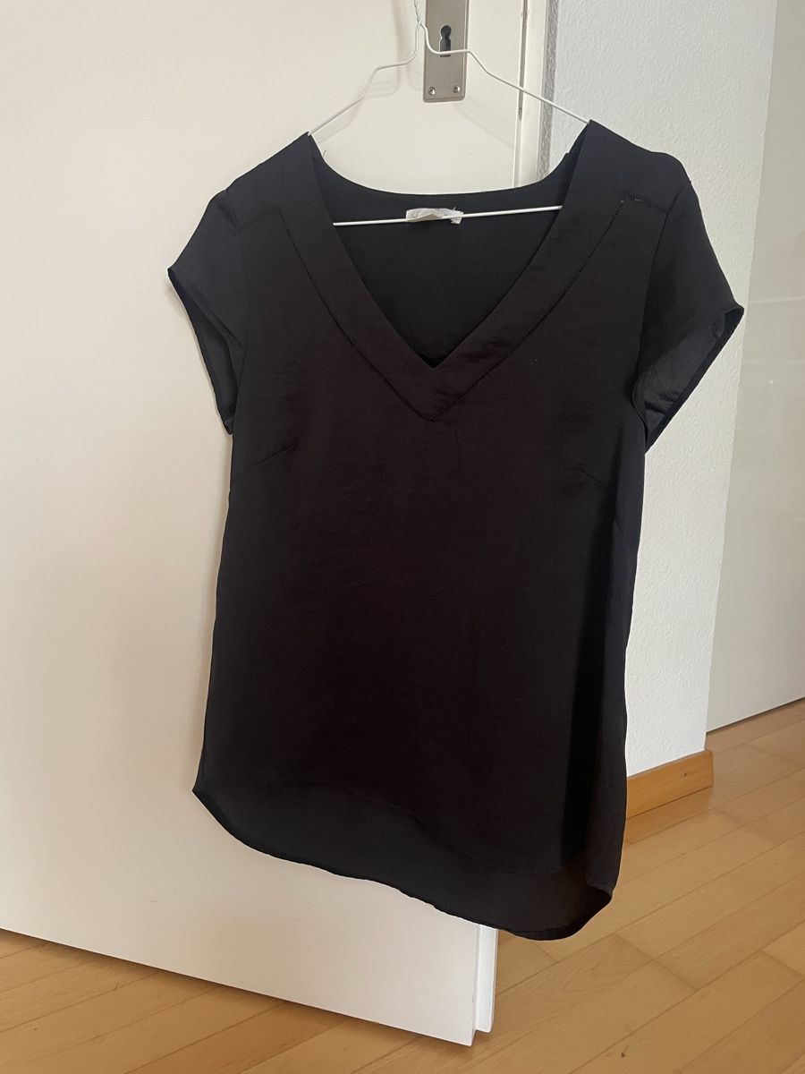 H&M T-shirt: Viskose Shirt mit V-Ausschnitt – Usato da Zürich venduto da Chog 1