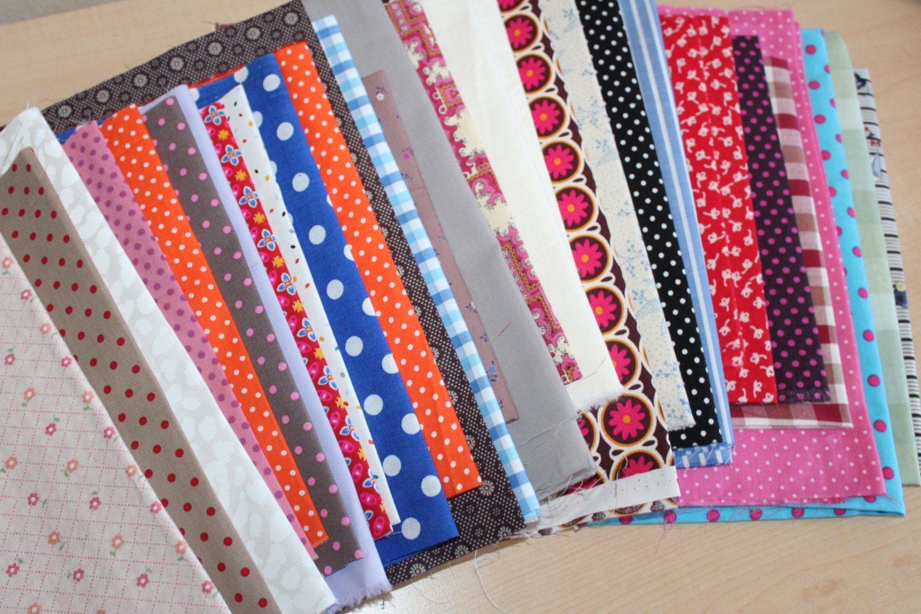 Tissus: Stoffpaket BW Stoffe Stoffresten Patchwork – Neuf (Voir description) à Obfelden par solomon111 2
