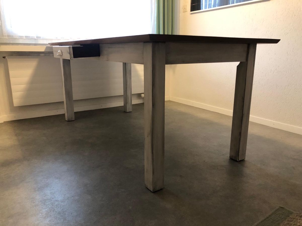 Tavoli: Schöner Esstisch mit Schublade Shabby-Look – Usato da Merenschwand venduto da Jacqueline99 1