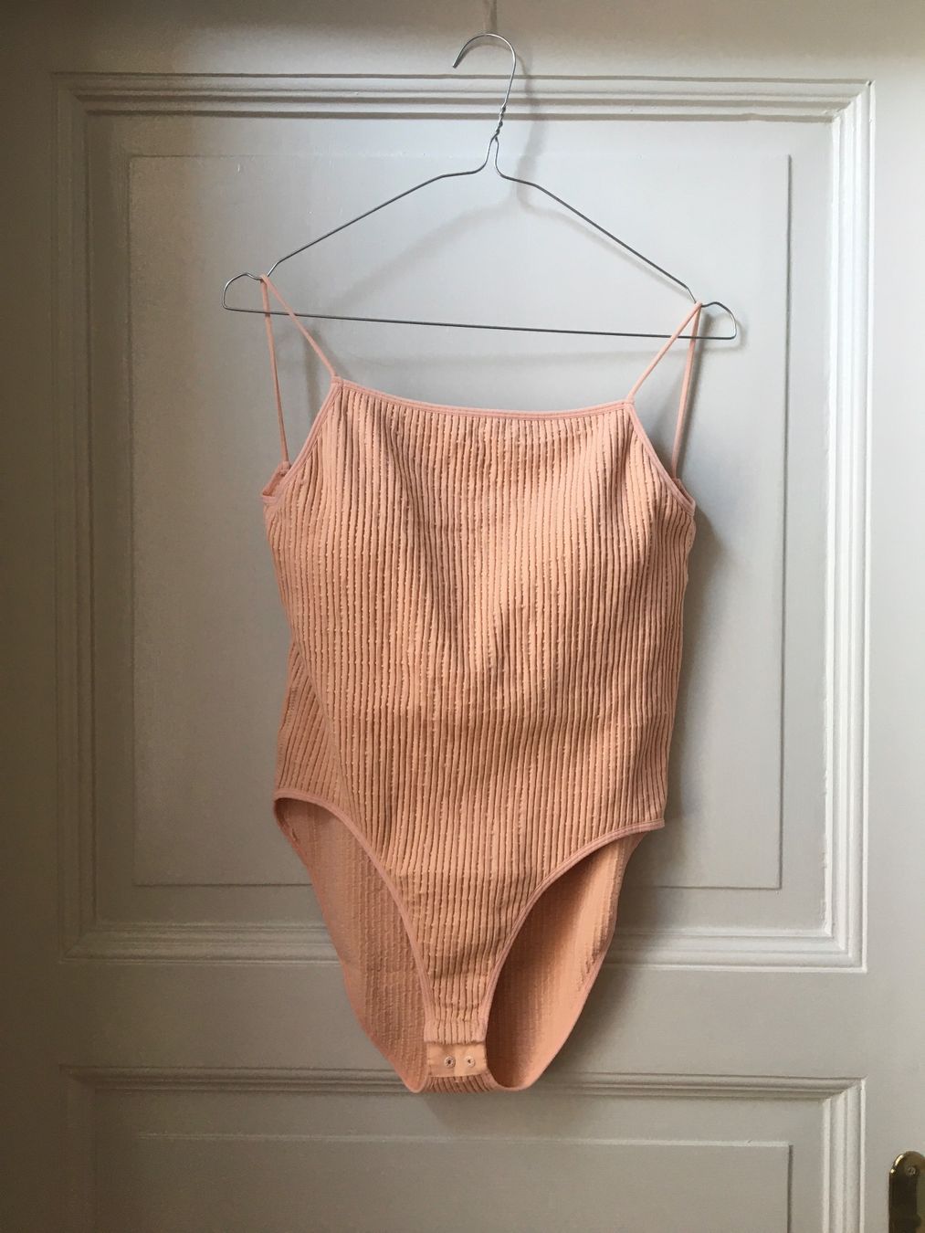 Mango Tops: Body MANGO donna rosa salmone a coste – Gebraucht aus Bellinzona von Sveva-Style-Hunter
