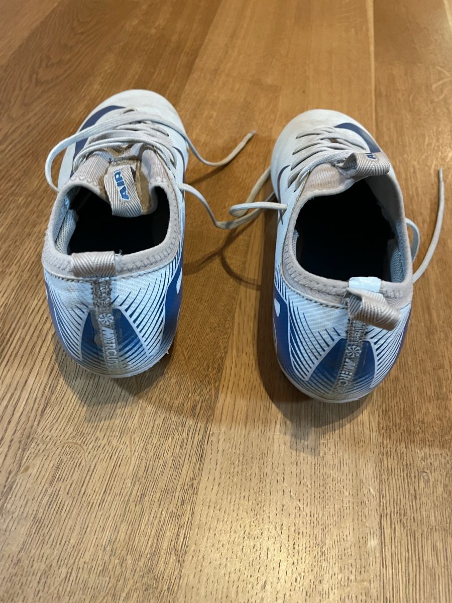 Nike Scarpe da uomo: Fussballschuhe Gr 36.5 – Usato da Flumserberg Bergh venduto da tamaramullis 1