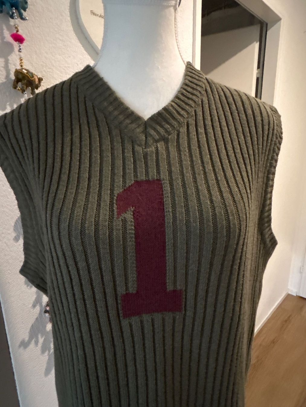 Gilet & Giacche: Strickweste oliv mit Nummer 1 von Knock Out Gr. XL – Usato da Brunnen venduto da Nala2929 2