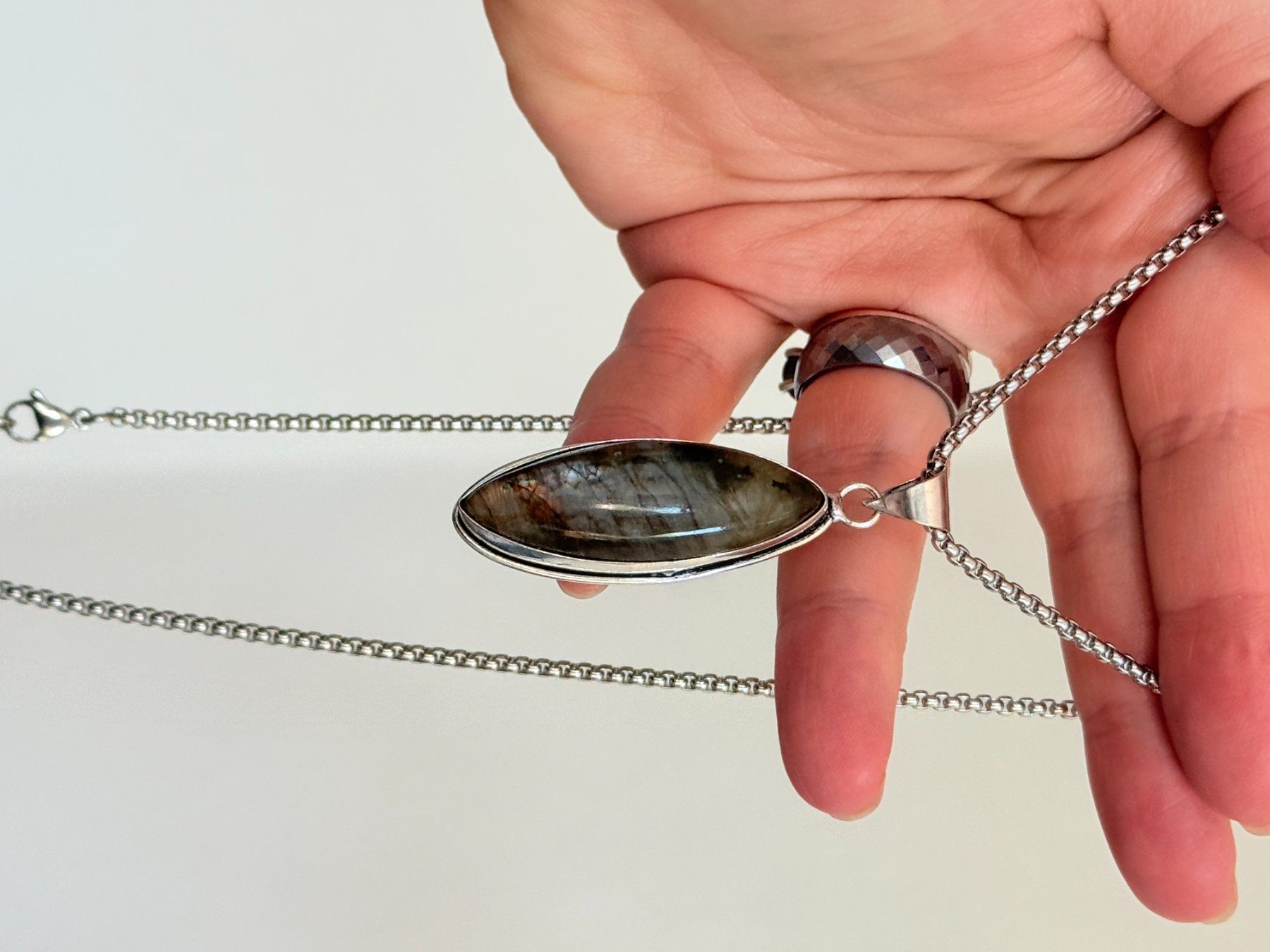 Ketten: Collier labradorite  - Élégance discrète ❄️ – Neu und originalverpackt aus Genève von AWWA 4