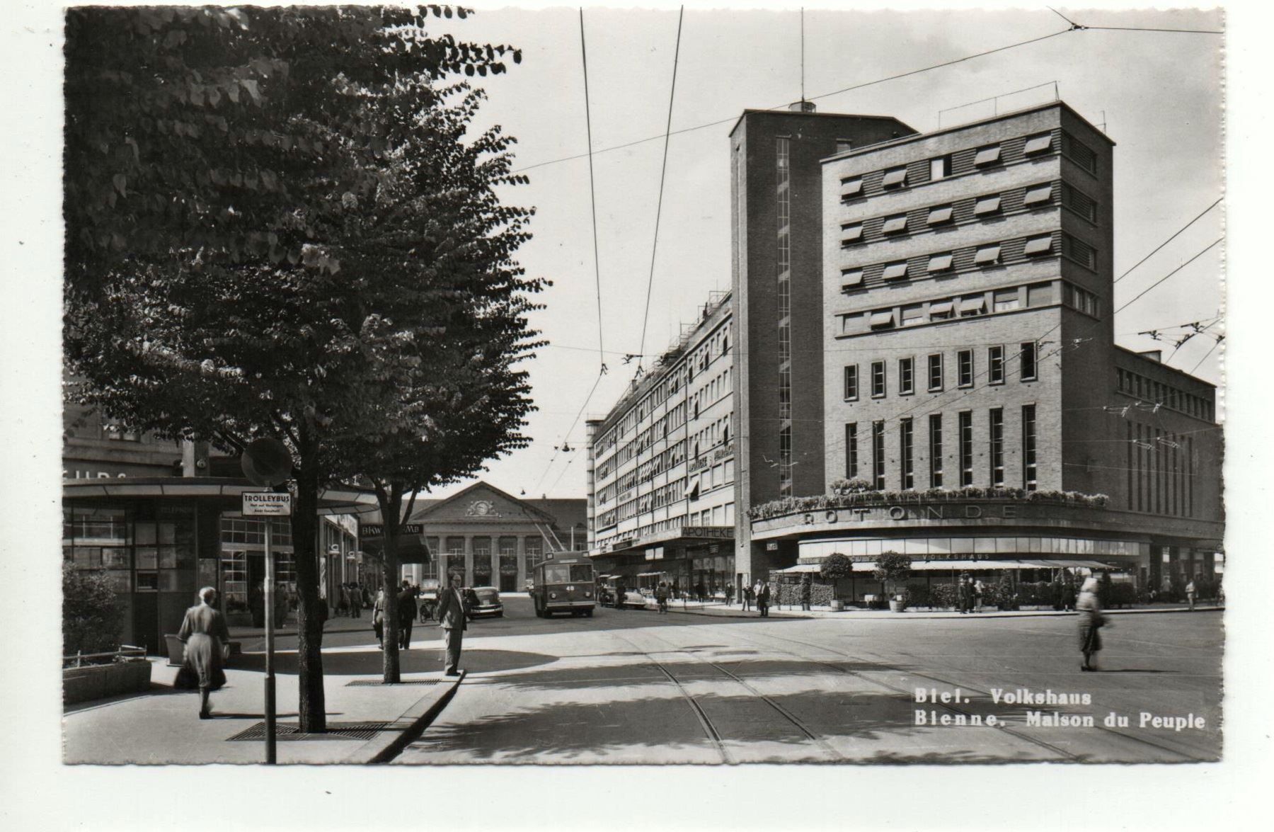 Cartoline postali: BIEL Volkshaus, Auto, Trolley-Bus – Usato da Jona venduto da philajona