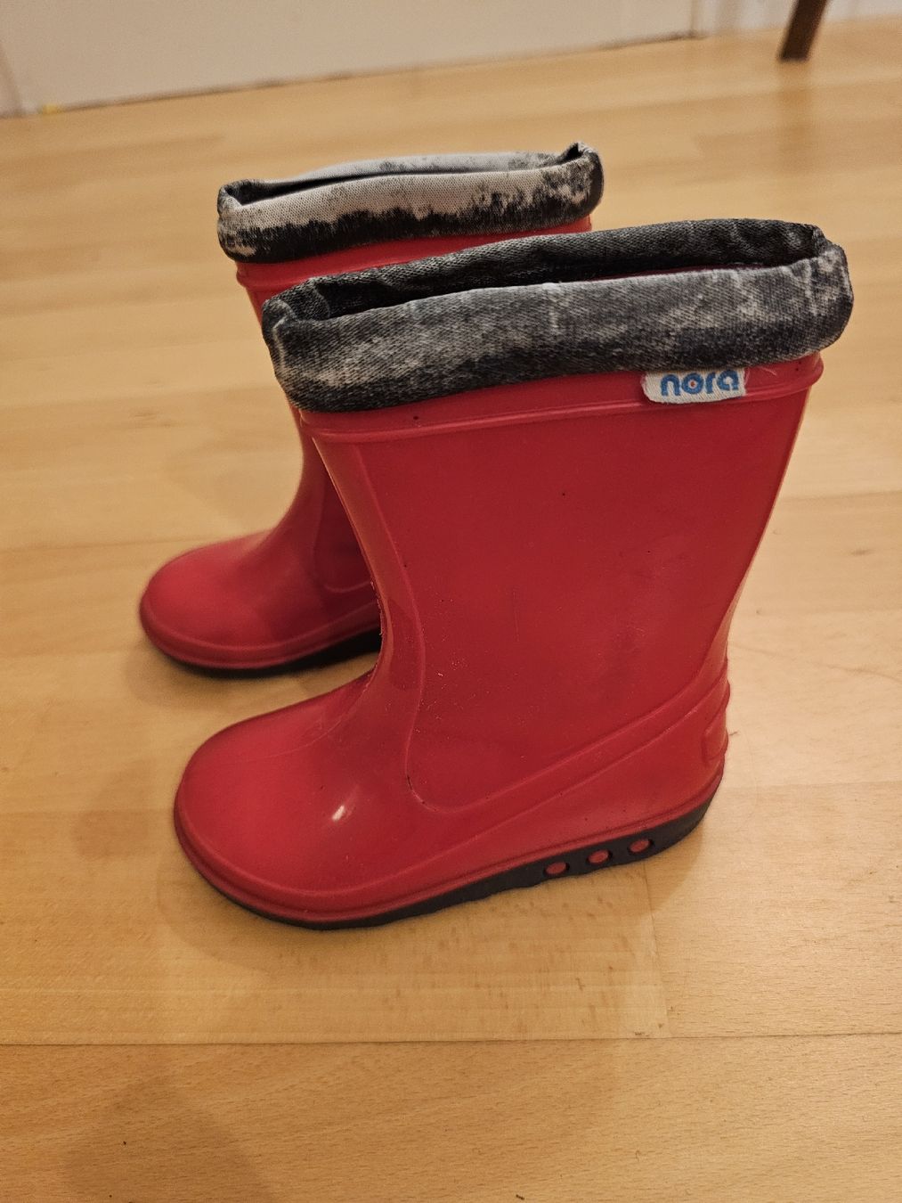 Schuhe für Jungen: Rote Gummistiefel 22 – Gebraucht aus Winterthur von la_lunae 1