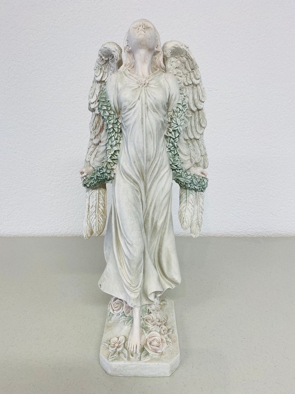 Statuette: schöne Engelsfigur mit Blumen als Deko, Höhe 46cm – Usato da Niederhelfenschwil venduto da Chleeblatt1938