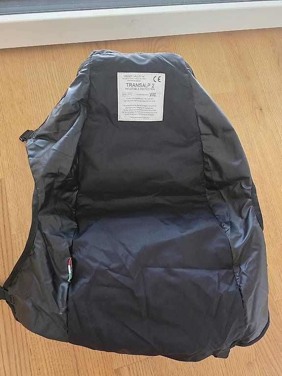 Sport dell'aria & Aquiloni: Woody Valley Transalp 2 inflatable back protector – Usato da Stetten AG venduto da AlexandruEP