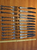 Couverts argentés , 11 fourchettes, 11 couteaux.