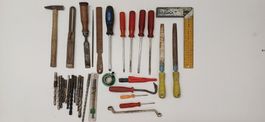 Diverse Werkzeuge: Schraubenzieher, Bohrer  etc