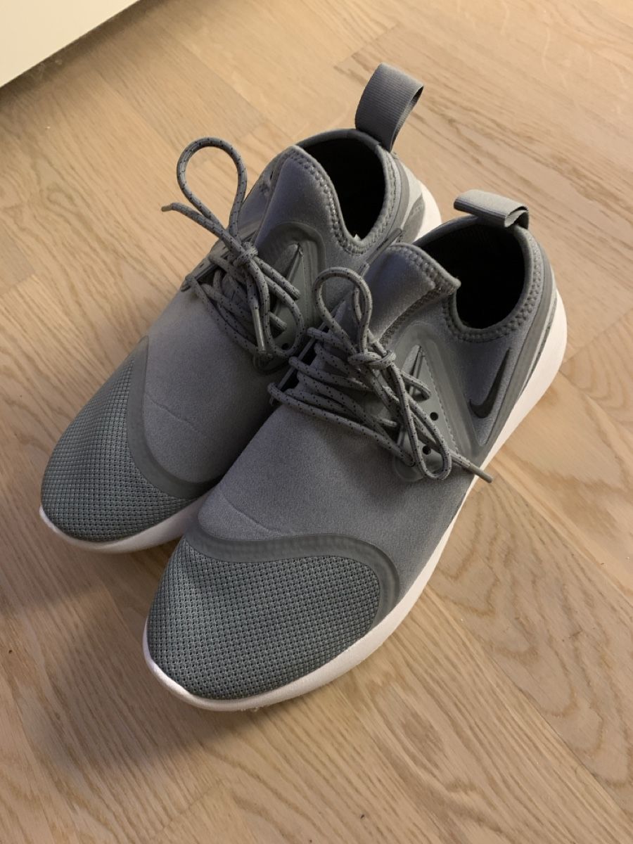 Nike Damenschuhe: Nike Damen Sportschuh 44 – Gebraucht aus St. Gallen von menchild