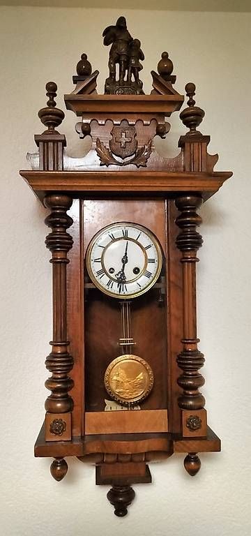 Orologi da terra & Orologi da parete: Regulator mit Schnitzerei Wilhelm Tell mit Schweizer Kreuz – Usato da Steinach venduto da Tsgweh