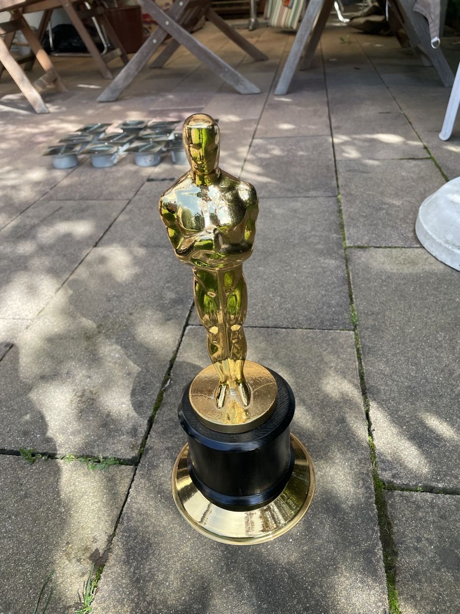 Figuren: Goldene Oscar Statue Deko Figur – Gebraucht aus Erlen von