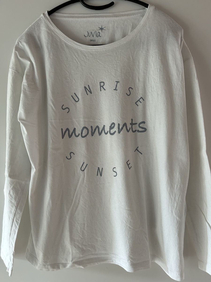 T-Shirts: Juvia Langarmshirt   – Gebraucht aus Engelberg von ejierfaijs
