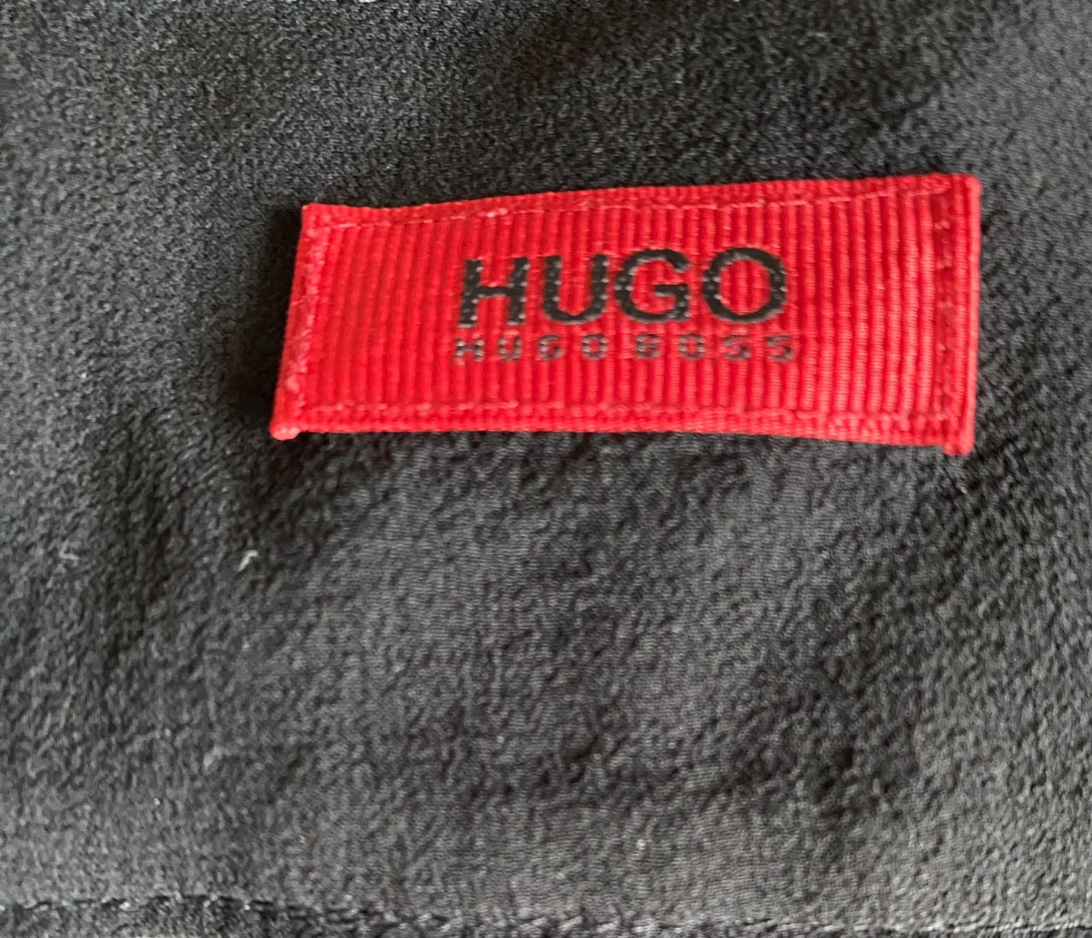 Hugo Boss Tops: Hugo Boss top – Gebraucht aus Novazzano von ige_cwq5 8