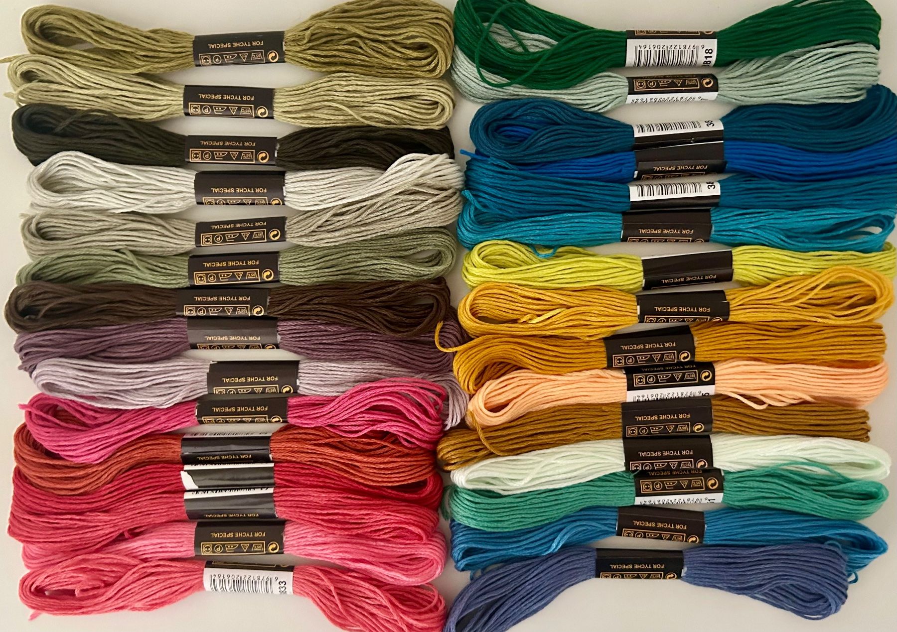 Cordelettes & Fils: 30x Garn / Stickgarn, Neu – Neuf avec emballage d'origine à Geneve par vane267