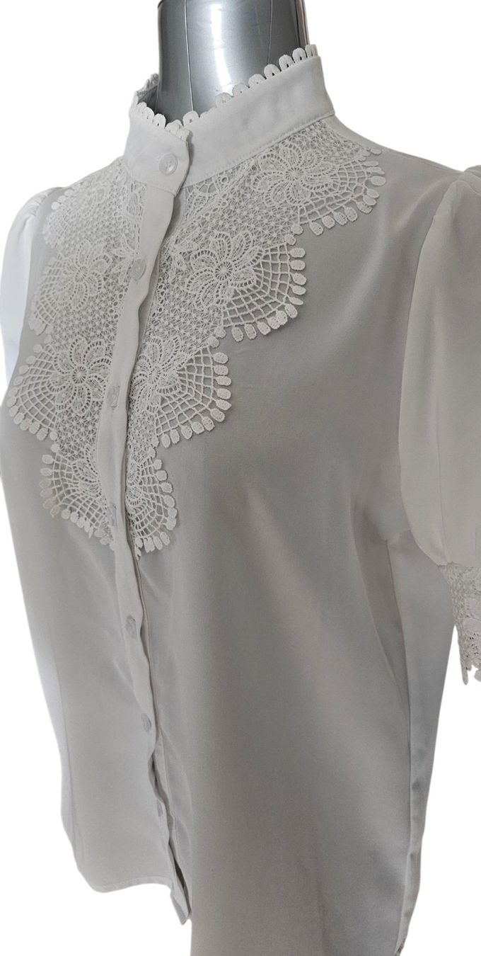Camicette: Weisse Bluse mit Spitze, Gr. L – Nuovo (secondo la descrizione) da Langenthal venduto da SecondChanceShop 1