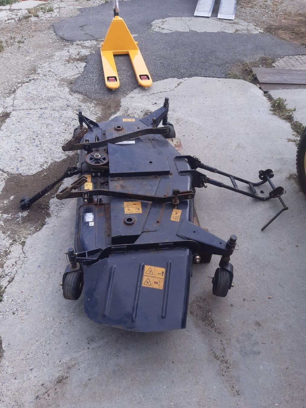 Prodotti per la cura & articoli per la pulizia: Tondeuse pour Iseki TH 4330. – Usato da Cuarny venduto da Micro-tracteur 1