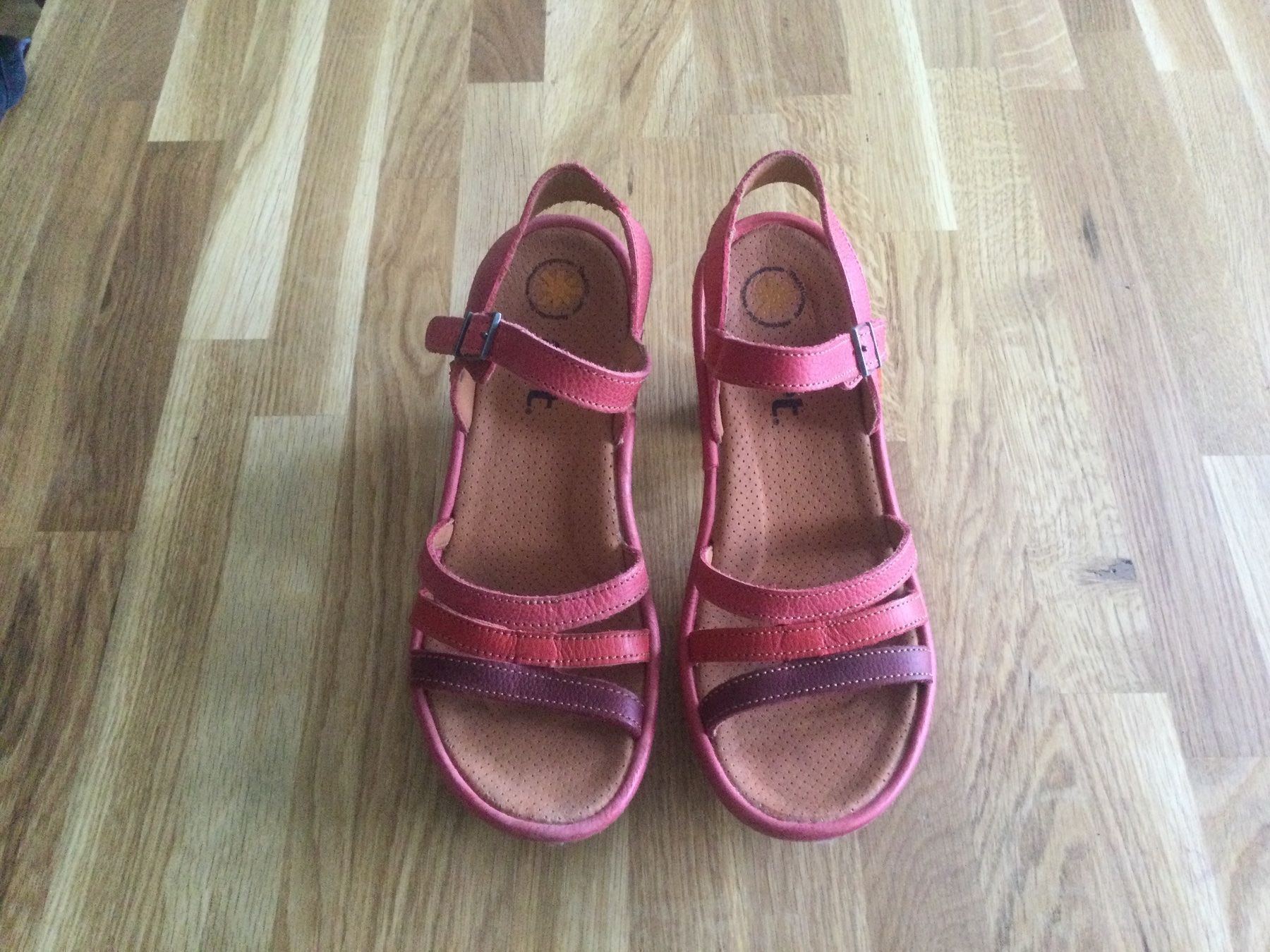 Art Scarpe da donna: SANDALES EN CUIR AVEC TALON ART – Usato da Brügg BE venduto da traindenuit