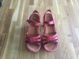 SANDALES EN CUIR AVEC TALON ART