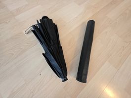 Älterer Regenschirm, Schwarz, gut erhalten