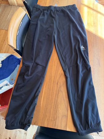 Odlo Trainingshose schwarz Grösse XL Windproof