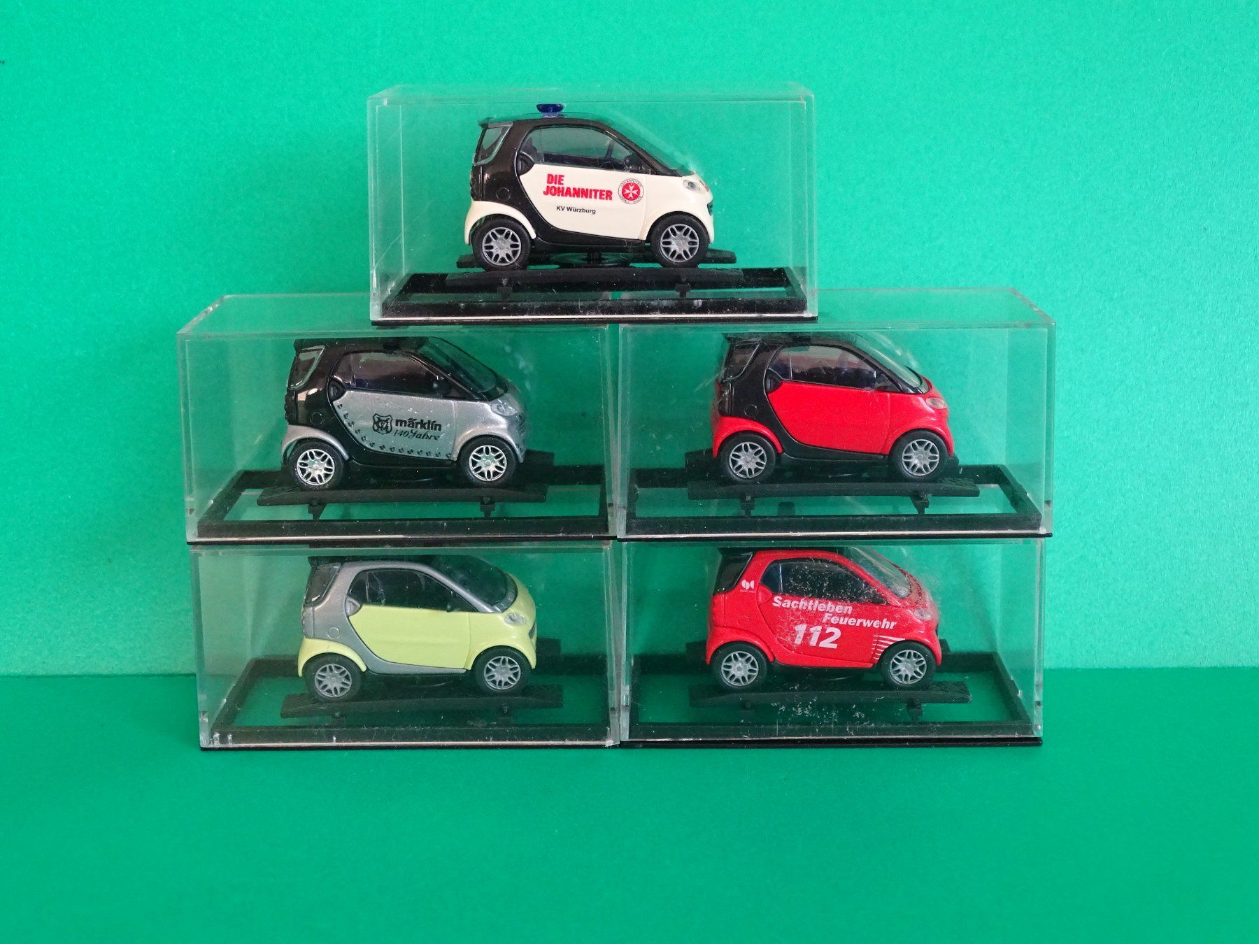 Busch Modellini d'auto: 5x Smart von Busch 1/87 – Nuovo (secondo la descrizione) da Bretzwil venduto da Meex 1