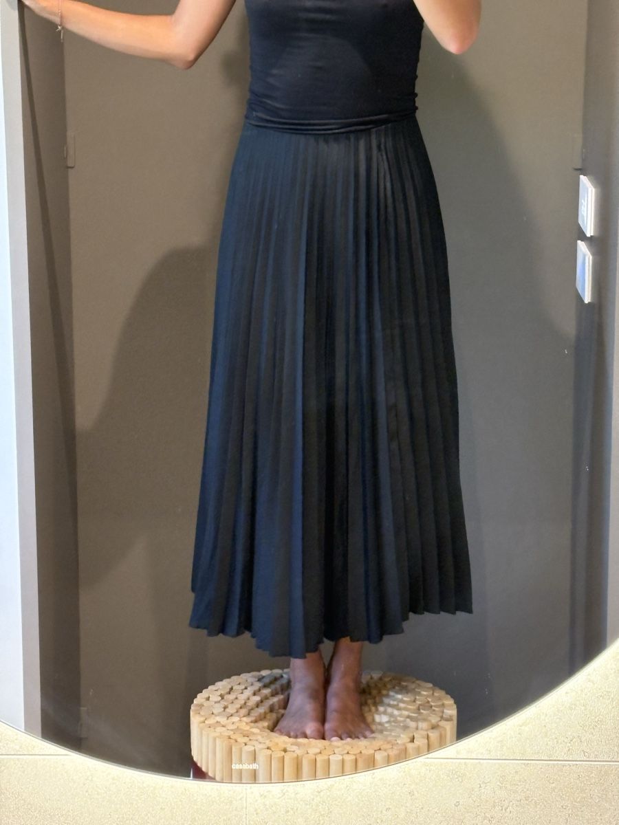 Zara Jupes: Black lightweight pleated long skirt – D'occasion à La Conversion par chi_td5v