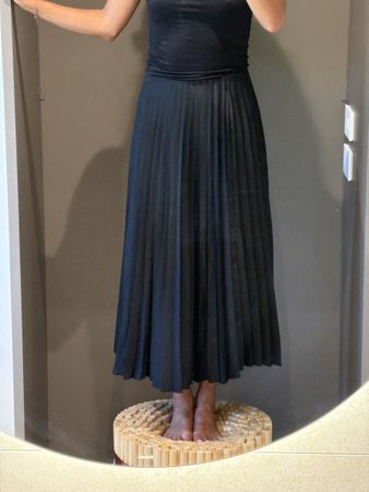 Black lightweight pleated long skirt