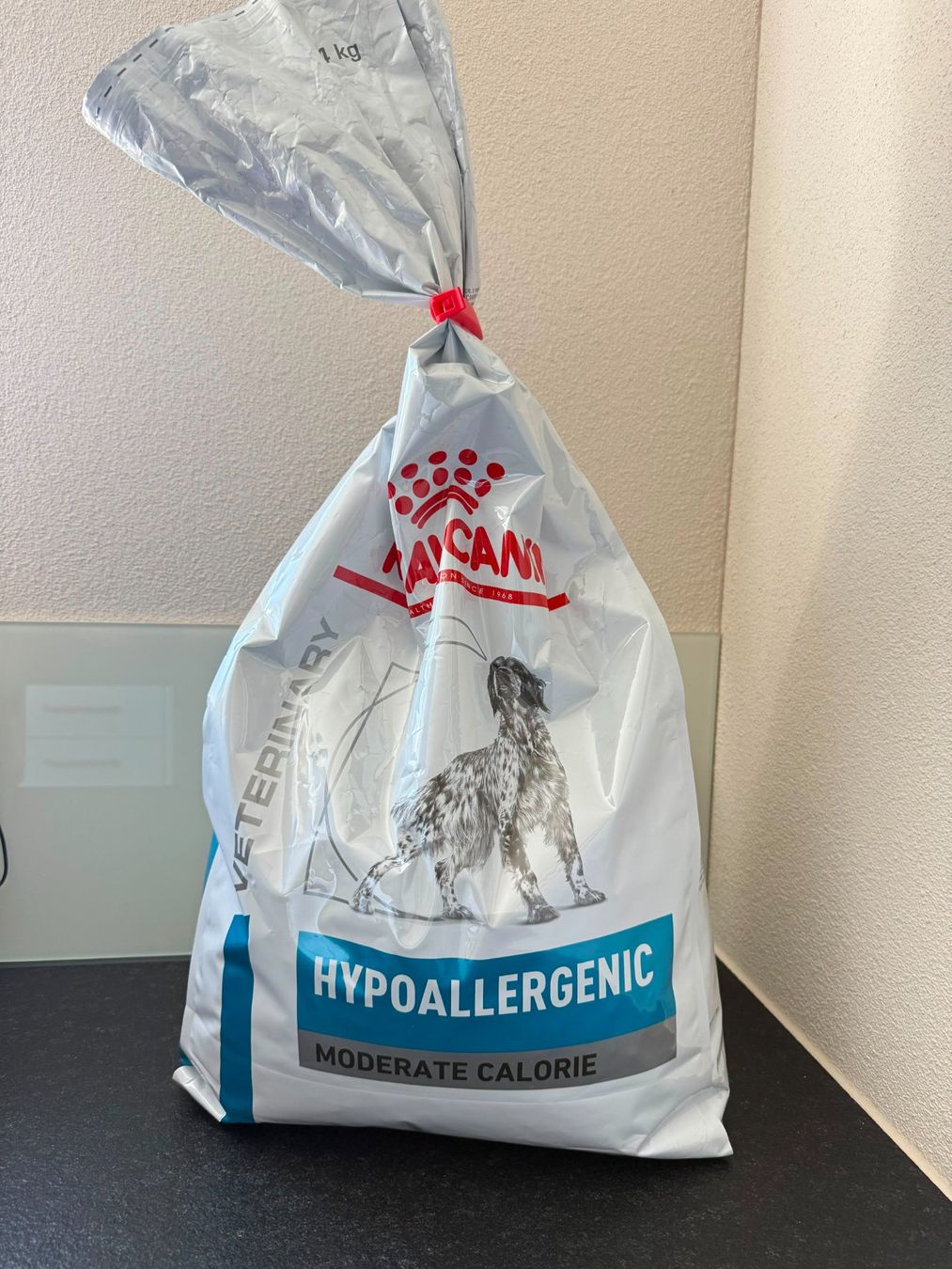 Royal Canin Futter: ROYAL CANIN Veterinary Hypoallergenic Hundefutter gebraucht – Gebraucht aus Alpnach Dorf von ben_zb29