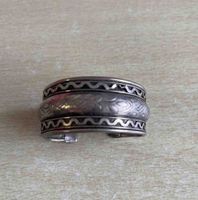 Armreif mit Ornamentmuster silberfarben akzeptabel