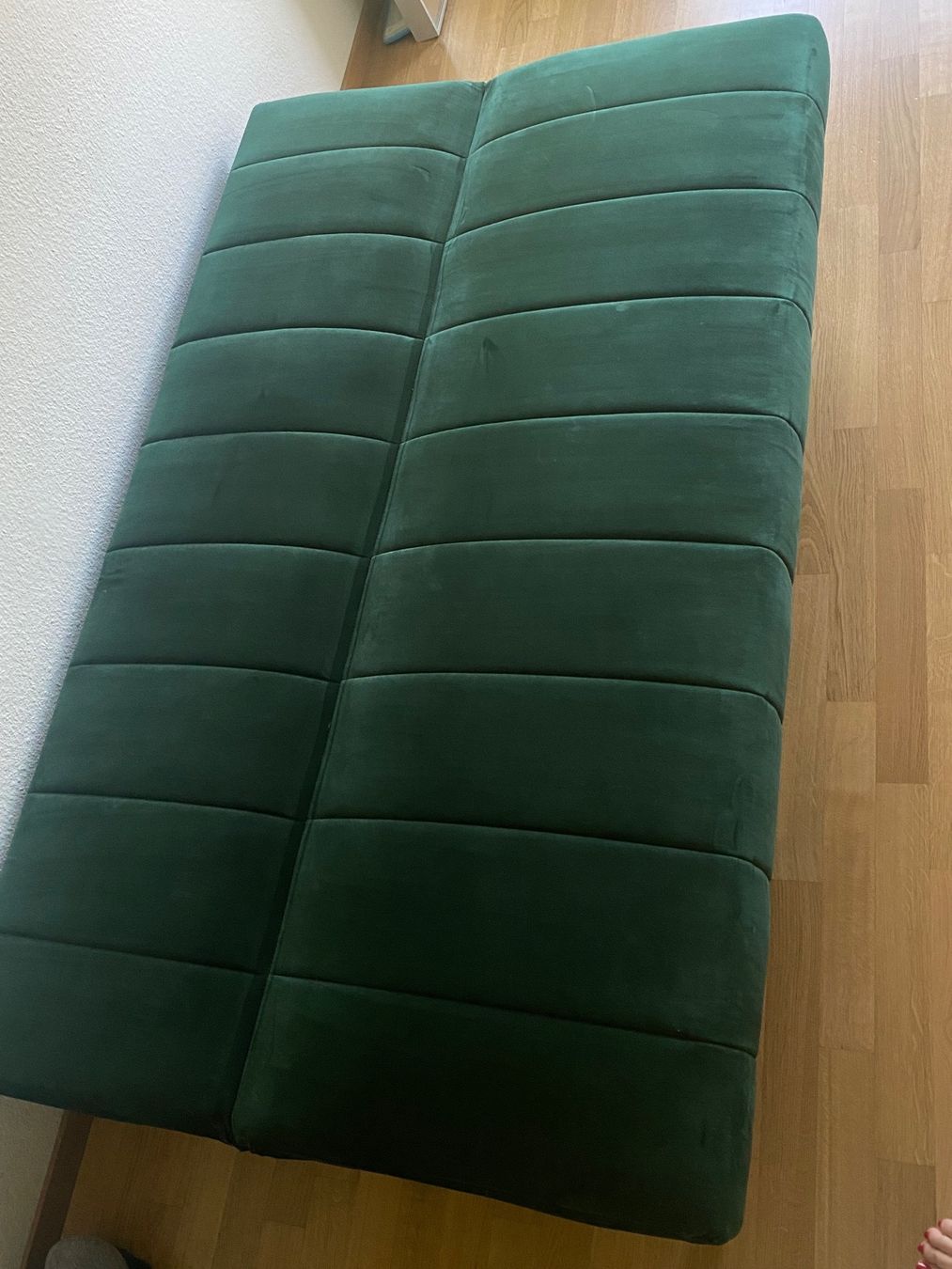 Sofas: Samt Sofa Grün Ausziehbar – Gebraucht aus Kreuzlingen von  2