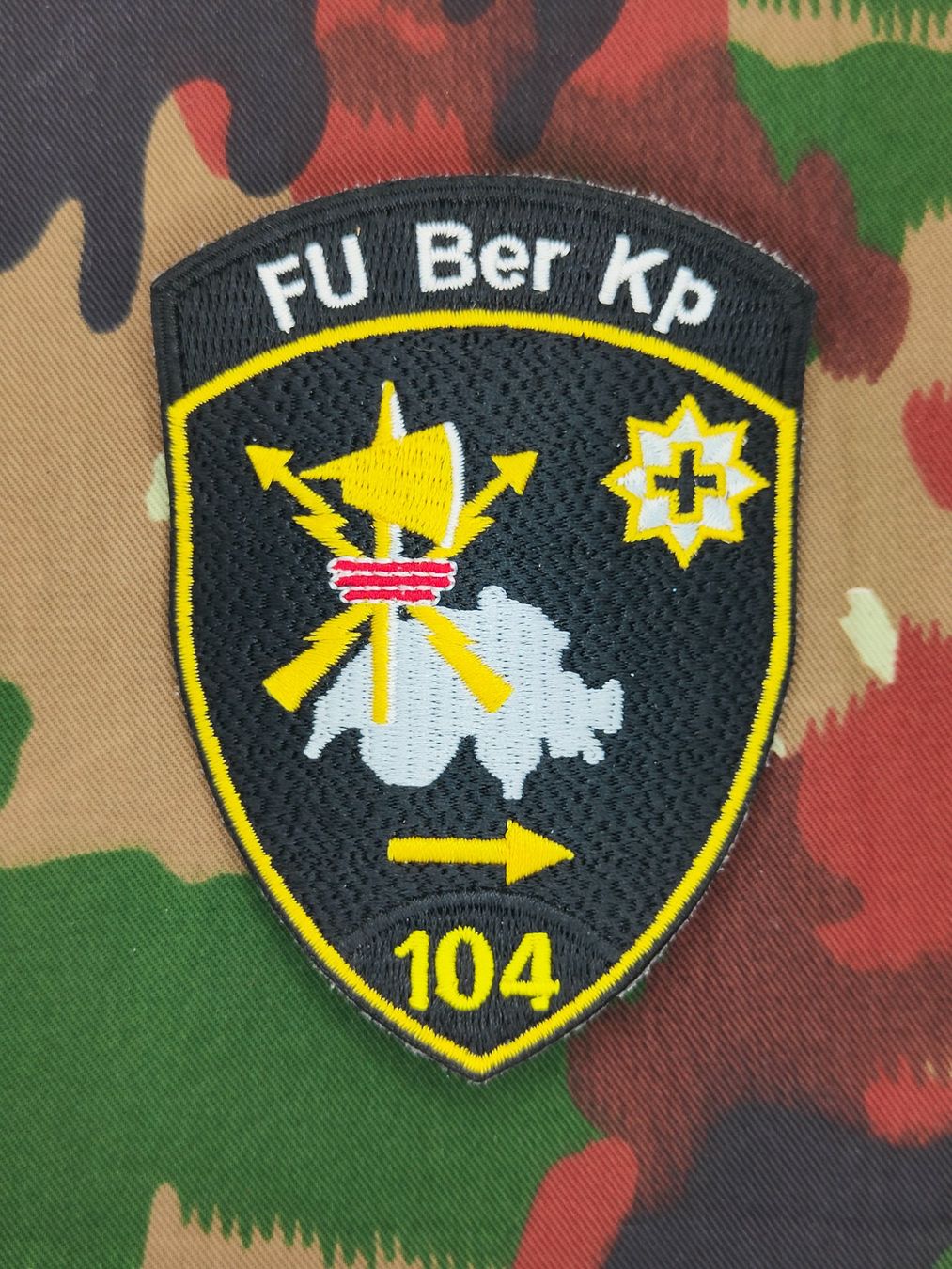 Schweizer Armee Placchette & Badge: Verbandsabzeichen FU Ber Kp 104 – Usato da Bauma venduto da SwissMilitaria