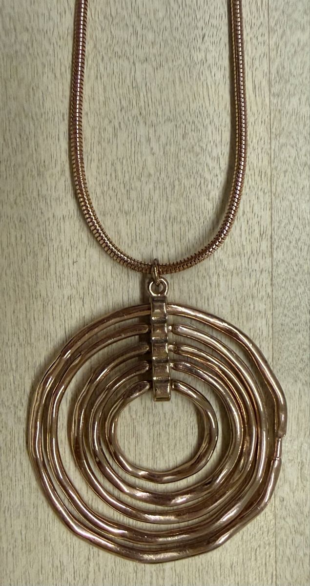 Catenine: Roségoldfarbene Halskette mit grossem Anhänger – Nuovo (secondo la descrizione) da Lyss venduto da Sibella56 1