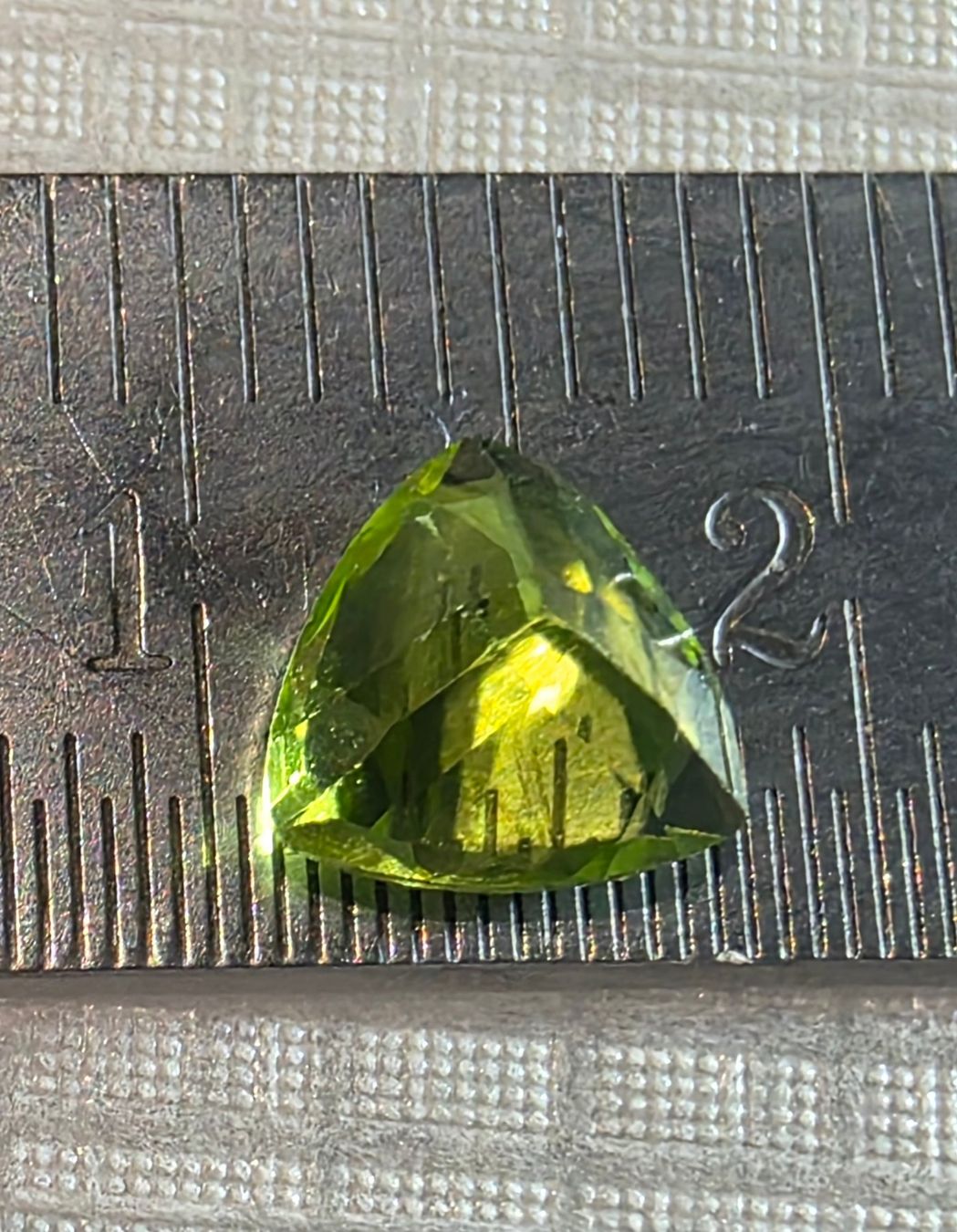 Pietre preziose: 1,30 ct Péridot naturel – Usato da Carouge GE venduto da Crystal_Energy 3